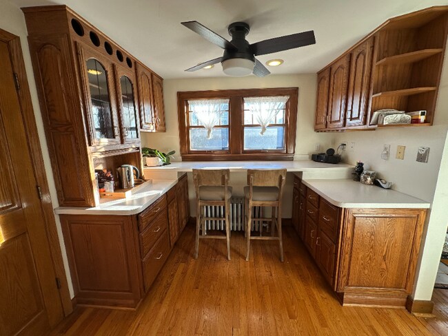 Building Photo - 512 W Wing St