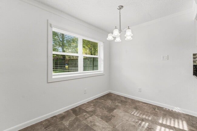 Building Photo - 3223 Kentwood Dr