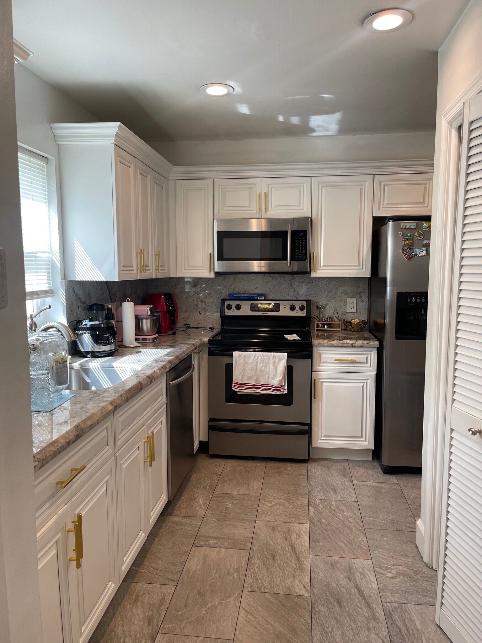 Building Photo - 6843 NW 29th Ave