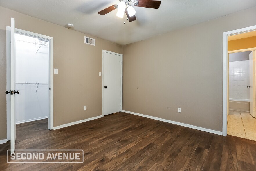 Building Photo - 2204 Carywood Dr