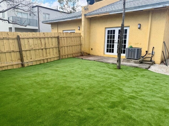 Building Photo - 1008 NW 2nd Ave