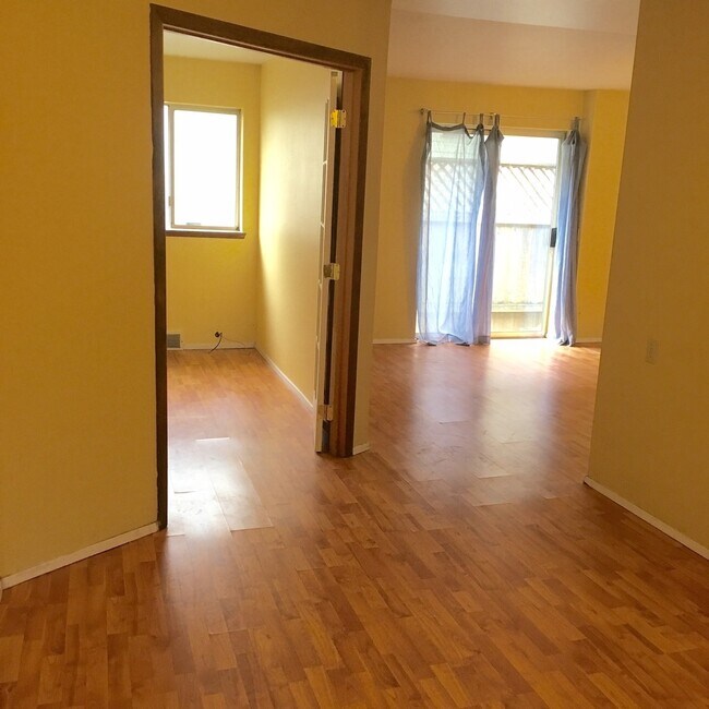 Building Photo - $4900 / 6br - University/ Wallingford House! 6BR/3BTH
