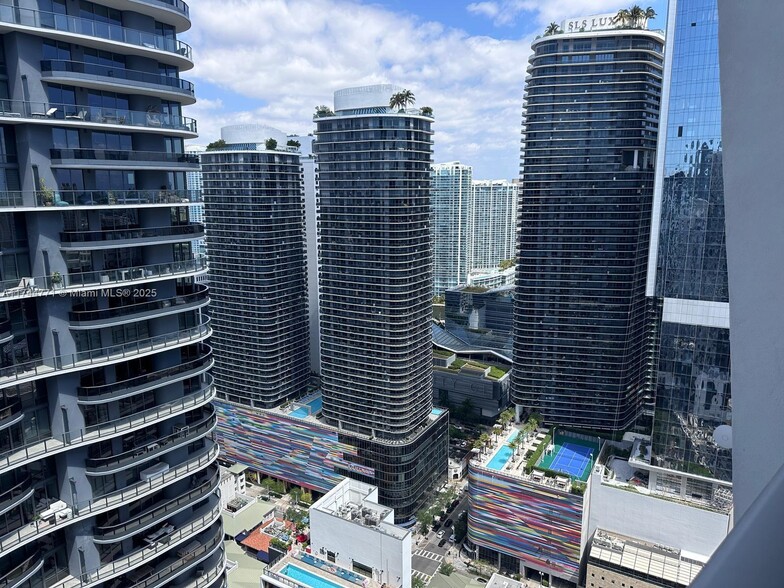 Building Photo - 1010 Brickell Ave