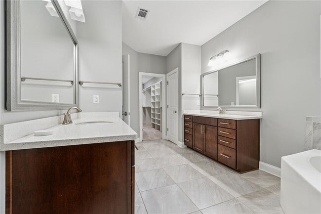 Building Photo - 655 Bell Creek Rd