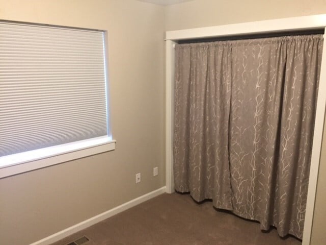 Building Photo - Light & Bright 2 Bed/2 Bath Mid-Town Cottage with Garage
