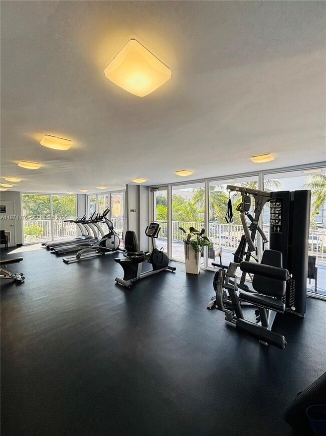 Building Photo - 1255 Collins Ave