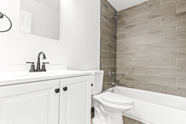 Building Photo - 1Br/1Ba Available