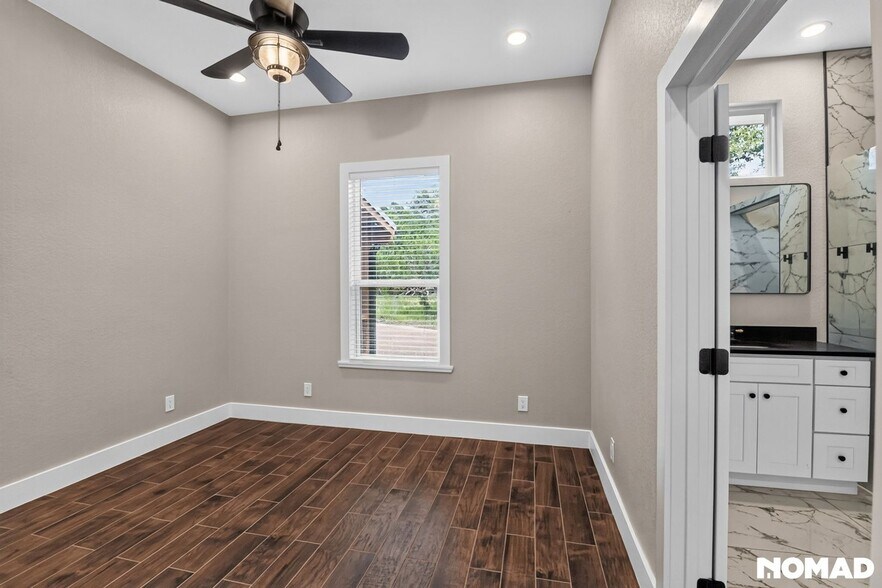 Building Photo - 1130 Circle Acres