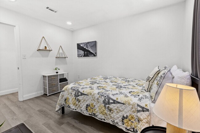 Building Photo - 3204 NW 10th St