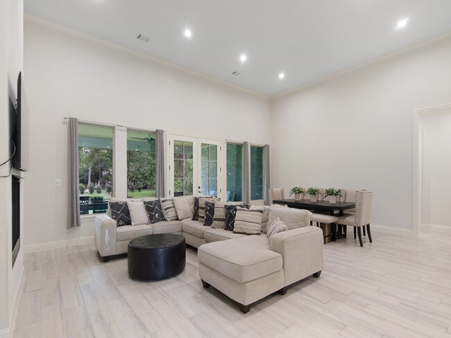 Building Photo - 12118 S Tara Plantation Dr