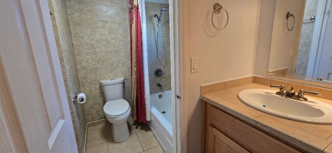 Building Photo - ucvilla7