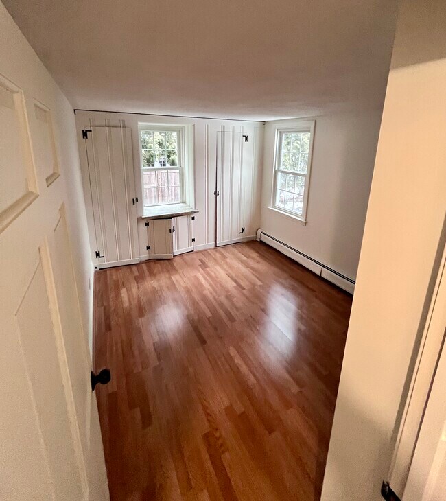 Building Photo - Cozy 2BD 1BR