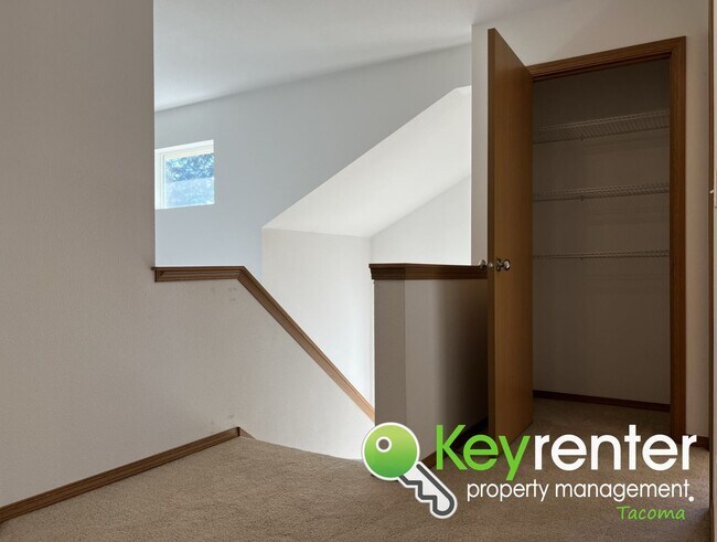 Building Photo - Fern Hill Family Home: Jack & Jill Bath, F...