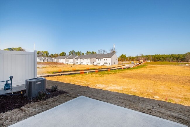 Building Photo - Luxurious 3-Bedroom Townhome Living in the...