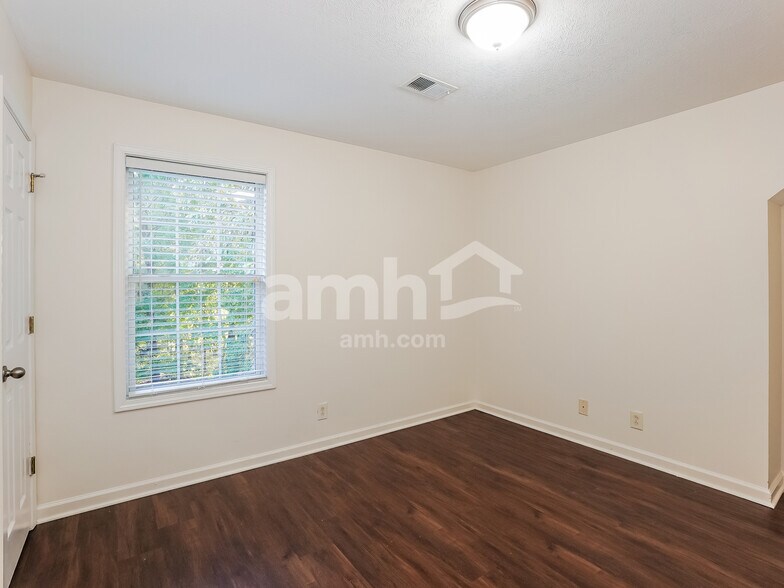 Building Photo - 1756 Hazelwood Rd