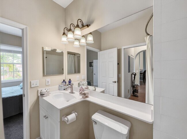 Building Photo - 2 Bed + Flex, 2 Bath Fully Furnished Annual Rental