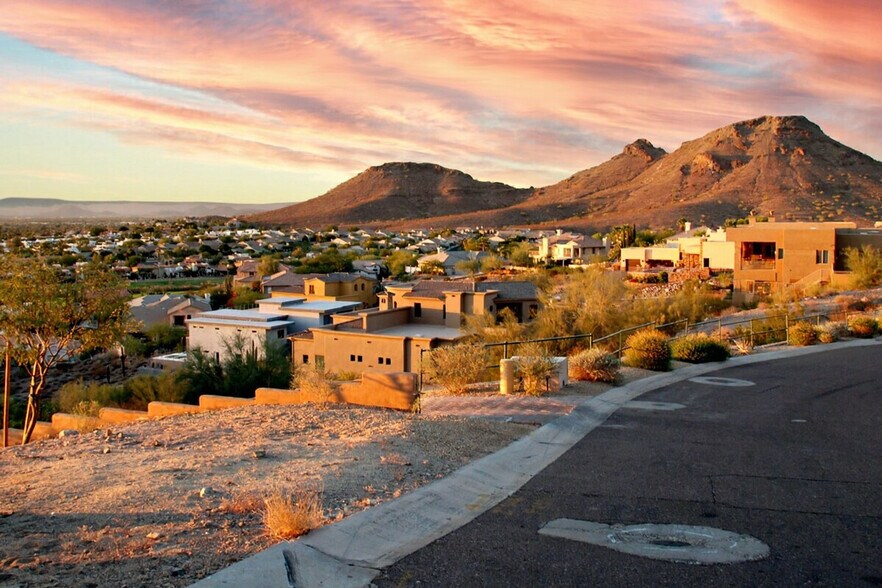 Building Photo - 1541 E Peregrine Trail