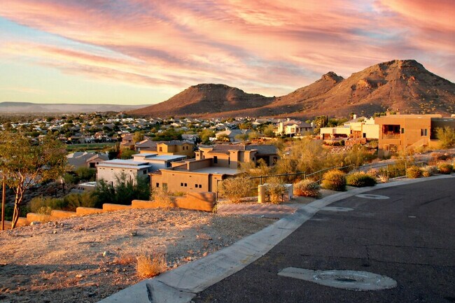 Building Photo - 1541 E Peregrine Trail