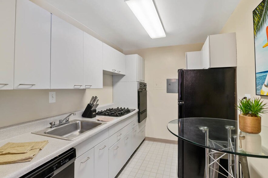 Plaza Towers Apartments 6700 Belcrest Rd Hyattsville MD 20782