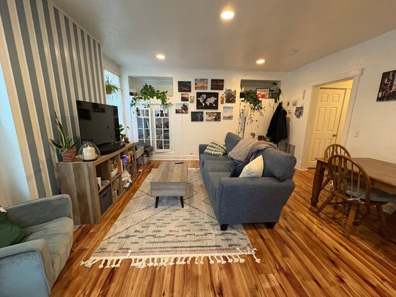 Building Photo - 5850 Alderson St