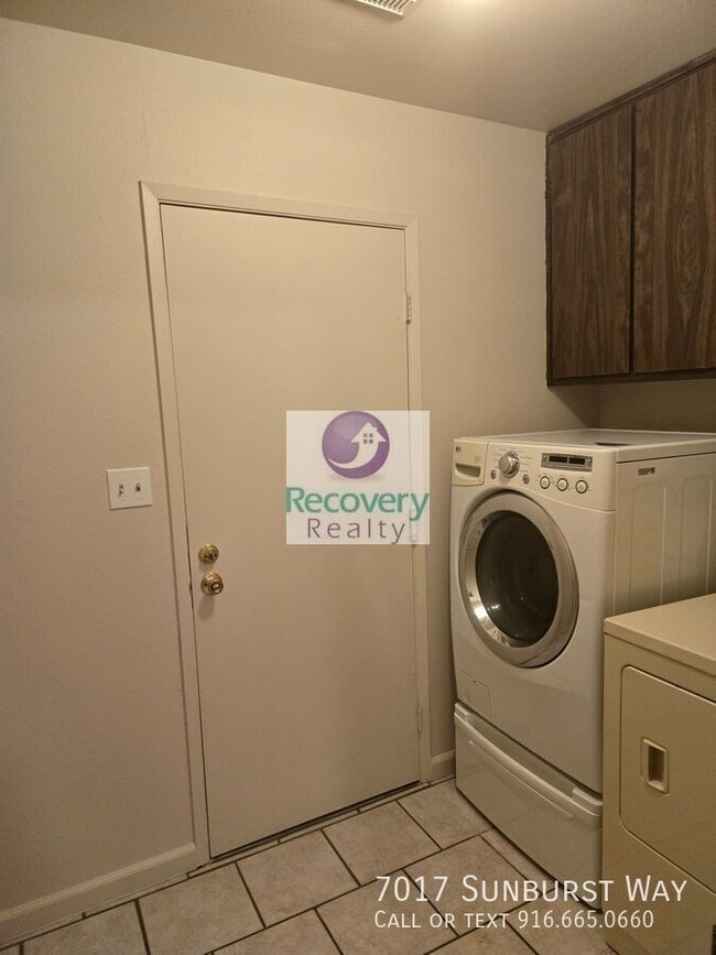 Building Photo - 7017 Sunburst Way