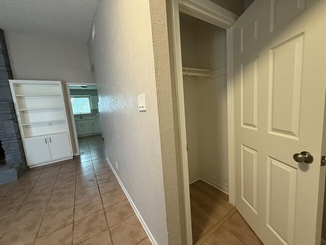 Building Photo - 12310 Willow Wild Dr