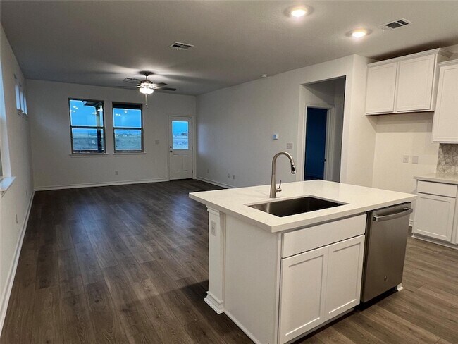 Building Photo - 497 Papaya Dr