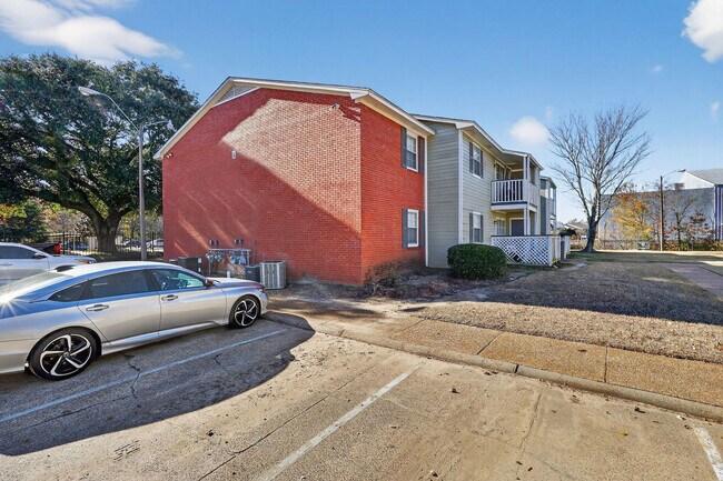 Building Photo - 50 Northtown Dr