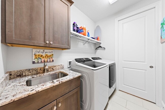 Building Photo - 802 Raihope Way