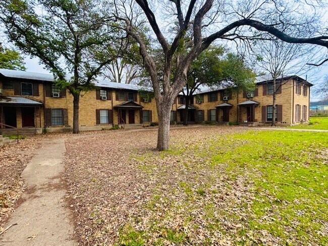 Building Photo - 3406 W Brookview Dr