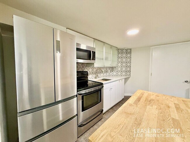 Building Photo - 1850 3rd St NW