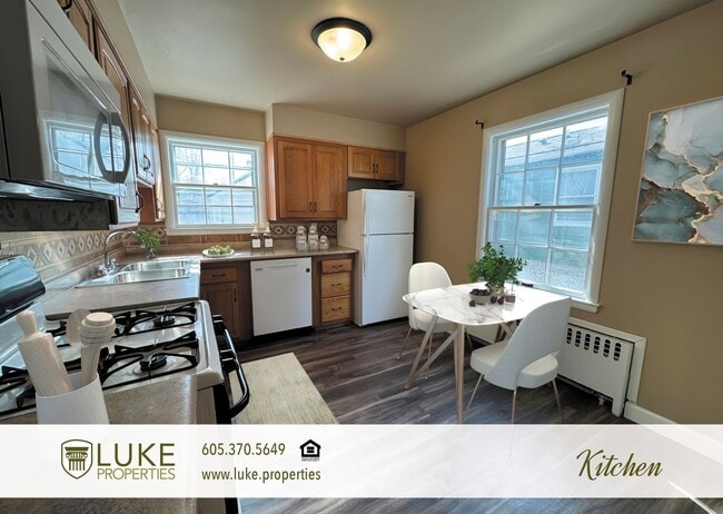 Building Photo - 904 S 2nd Ave