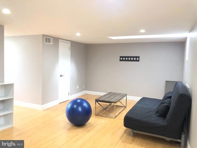 Building Photo - 5 Algonquin Ct