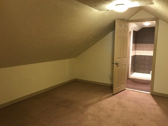 Building Photo - 2x2 with Loft! Walk to Harney Elementary! ...