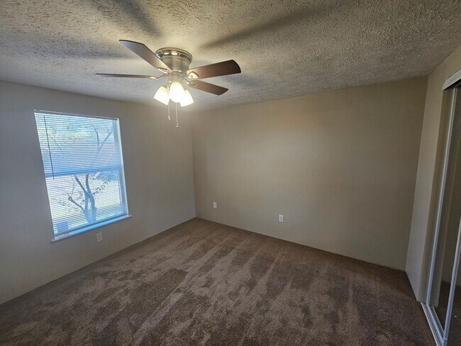 Building Photo - Cozy 3Bed/2Ba Brick Home Convenient to Shopping, Dining & Tyndall AFB! *1/2 OFF 1st Month's Rent!*