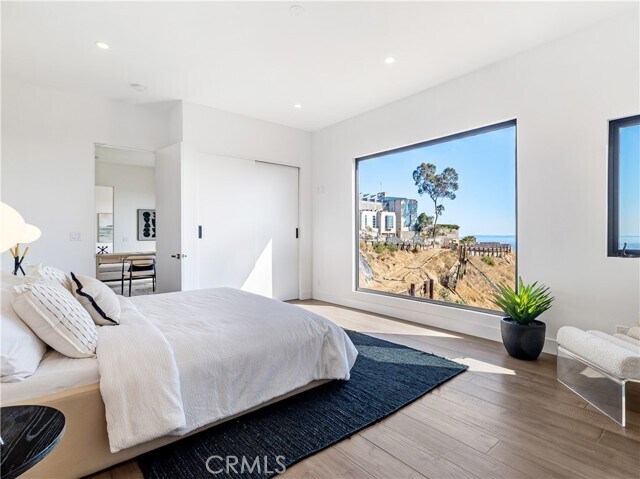 Building Photo - 2287 Sunset Plaza Dr