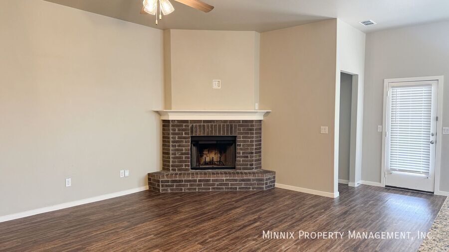 Building Photo - 2010 Kenwood Ave