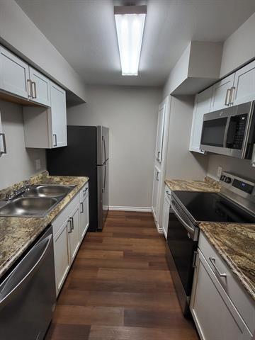 Building Photo - 9696 Walnut St