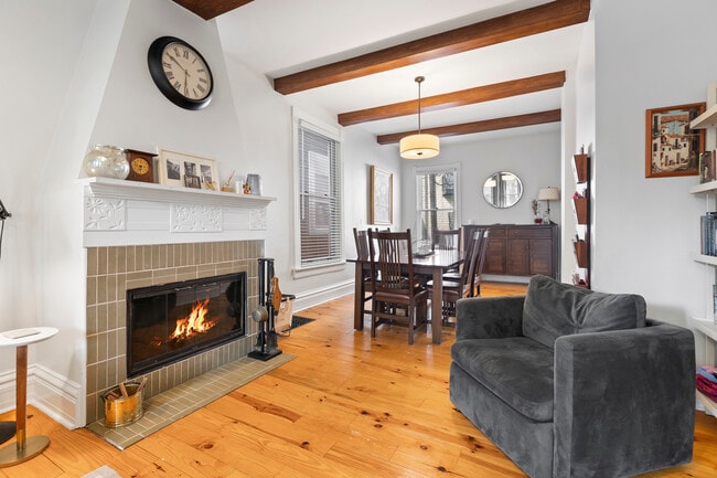 Building Photo - 3438 N Paulina St