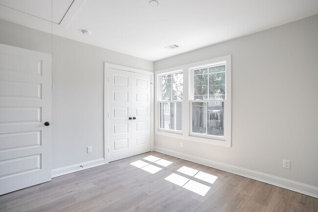 Building Photo - Downtown Savannah Carriage House New Construction