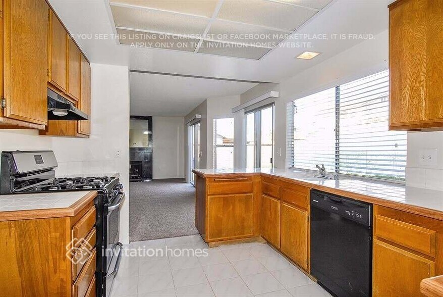 Building Photo - 15940 Miller Ave