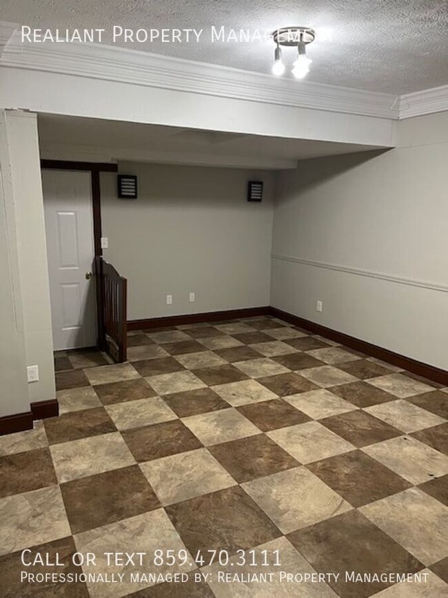 Building Photo - 3809 Dicksonia Dr