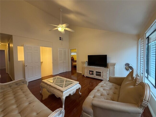 Building Photo - 1015 Arcadia Ave