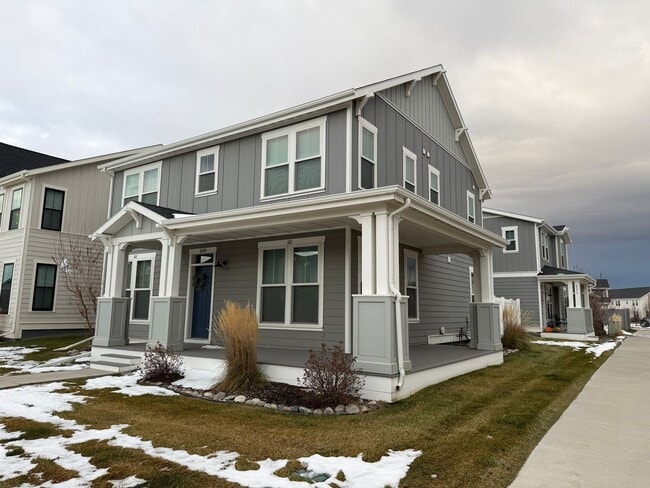 Building Photo - Elysian Road Triplex