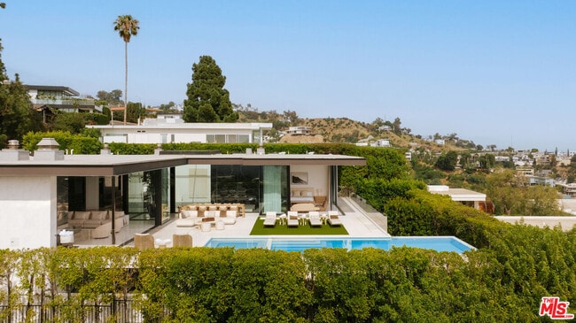 Building Photo - 1536 Blue Jay Way