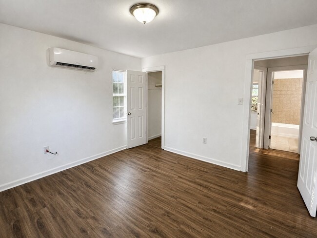 Building Photo - 1181 NW Ozmun Ave