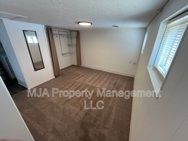 Building Photo - 11164 S Temple Dr