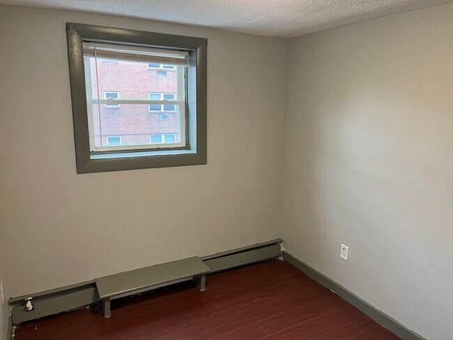 Building Photo - 32 Cook Ave