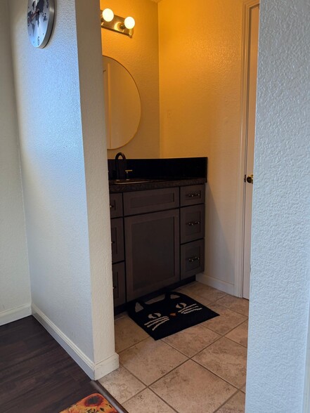 Building Photo - 1084 Huntly Dr