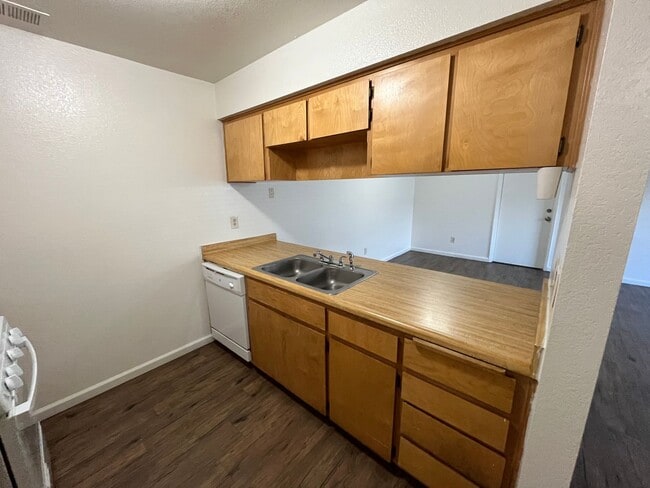 Building Photo - 1356